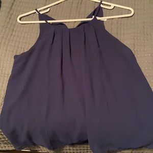 Sleeveless top in dark blue!